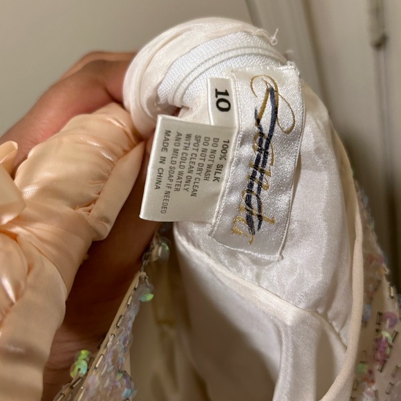 Vintage sequined beaded dress. 100%silk. This could be your wedding dress. - Picture 2 of 5